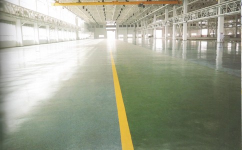 南京環(huán)氧地坪施工滾涂時(shí)怎么用料更均勻